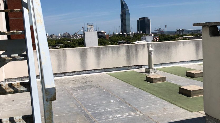 21 De Septiembre Y Luis De La Torre , Próximo A José Ellauri
