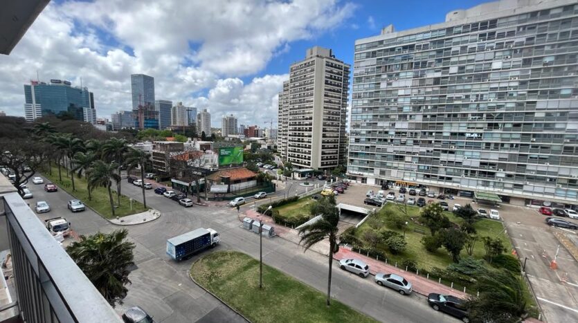 Muy Próximo Av. Italia Y Caldas