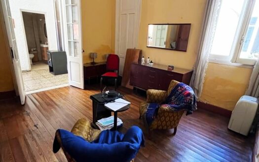 Gran Casa De Estilo Sobre Bvar. Artigas