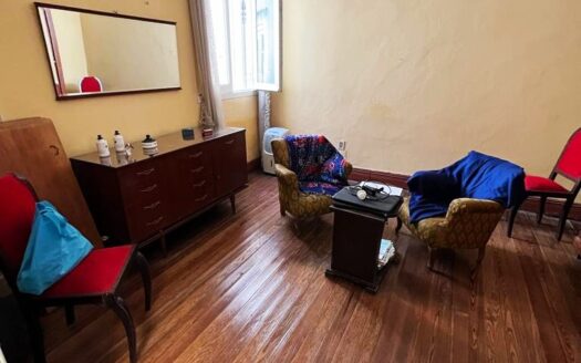 Gran Casa De Estilo Sobre Bvar. Artigas