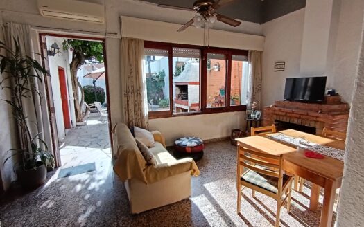 Gran Casa De Estilo Sobre Bvar. Artigas